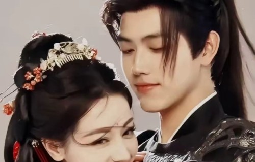 《白日提灯》剧中迪丽热巴和陈飞宇的角色设定是什么？