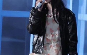 鞠婧祎带病彩排的细节，如何影响了她最终舞台的情感表达？