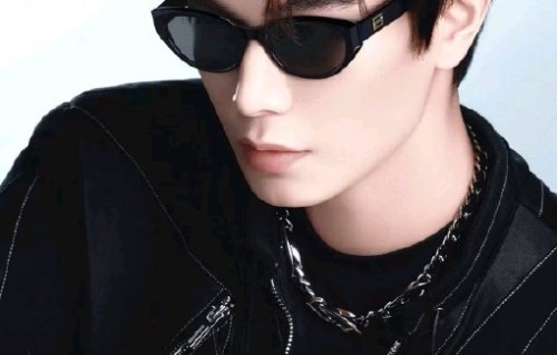 丁禹兮粉丝线下应援胶带被撕，饭圈冲突引文明追星大讨论