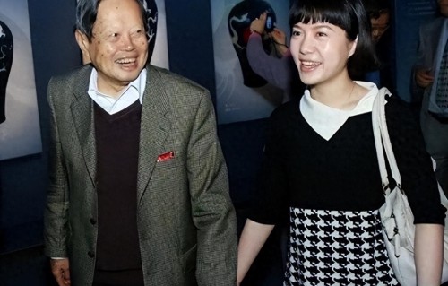 杨振宁去世5个月后，49岁翁帆近况曝光，怀孕传闻早就真相大白！ 