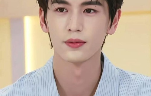 说实话，我觉得说张凌赫往后路不好走，这个看法真的挺合理的