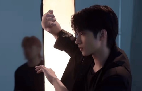 刘耀文5分钟幕后花絮揭秘：凌晨4点磨炼，动作精准如尺规作画的秘诀是？