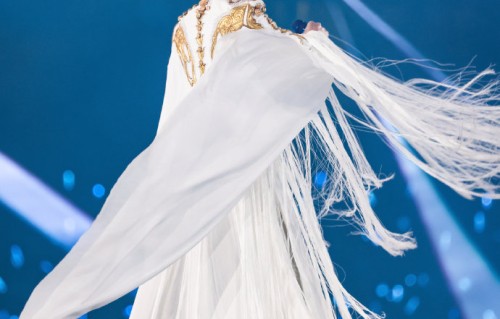 张杰演唱会引全场共鸣，青春回忆瞬间点燃