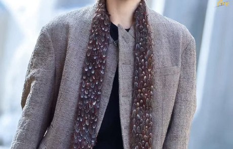 曾舜晞为什么选择在愚人节化身“圣诞老人”发红包？|月鳞绮纪|曾舜晞圣诞|明星空降|愚人节送礼|粉丝福利