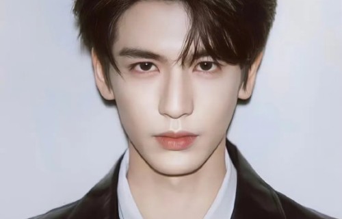 张凌赫遭遇的私生围堵事件发生在什么时候、什么地点，造成了怎样的影响？