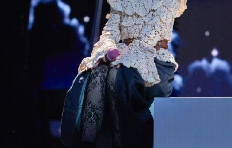 黄霄雲《第三个吻痕》手势舞爆火！又甜又飒引发全网模仿