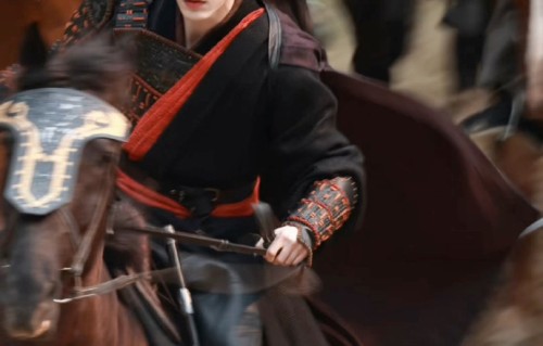 张凌赫新剧骑马持刀打戏曝光|归鸾|萧厉|少年英雄|上线|右手