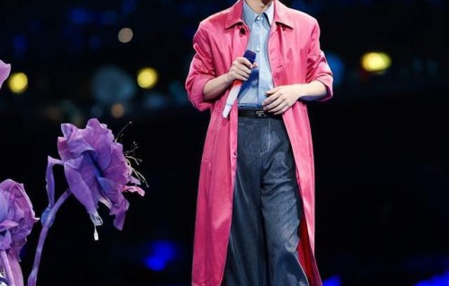 张杰鸟巢演唱会名场面，机器人翻车变憨憨，《树呢》哽咽看哭全场