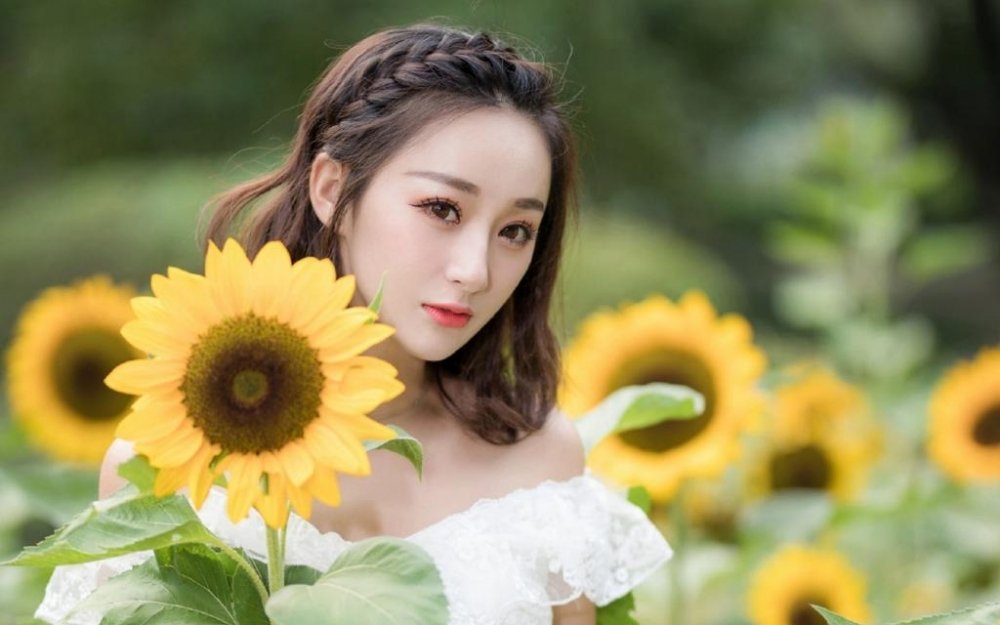 迪丽热巴在新剧《白日提灯》中一人分饰三角的具体表现如何？|贺思慕|乔燕|在人间|慕胥辞|鬼王