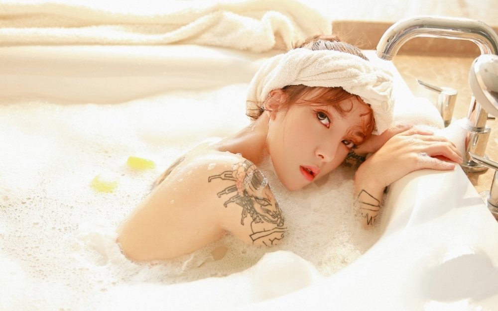 鞠婧祎月鳞绮纪预约近200万,预计4月1日在优酷独播