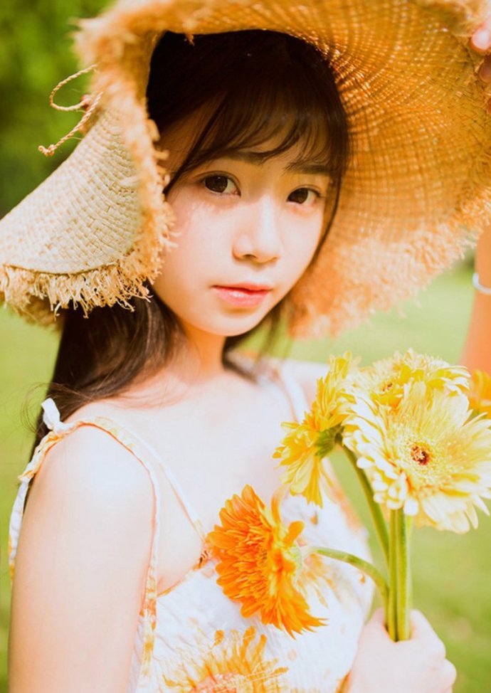 张凌赫:在争议与赞誉中,逐玉而行的95后小生