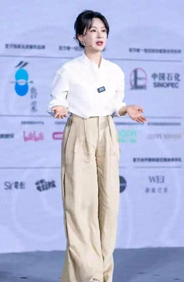 陈数身材带火新穿搭_白色衬衫+高腰阔腿西裤，显得简约又有质感 