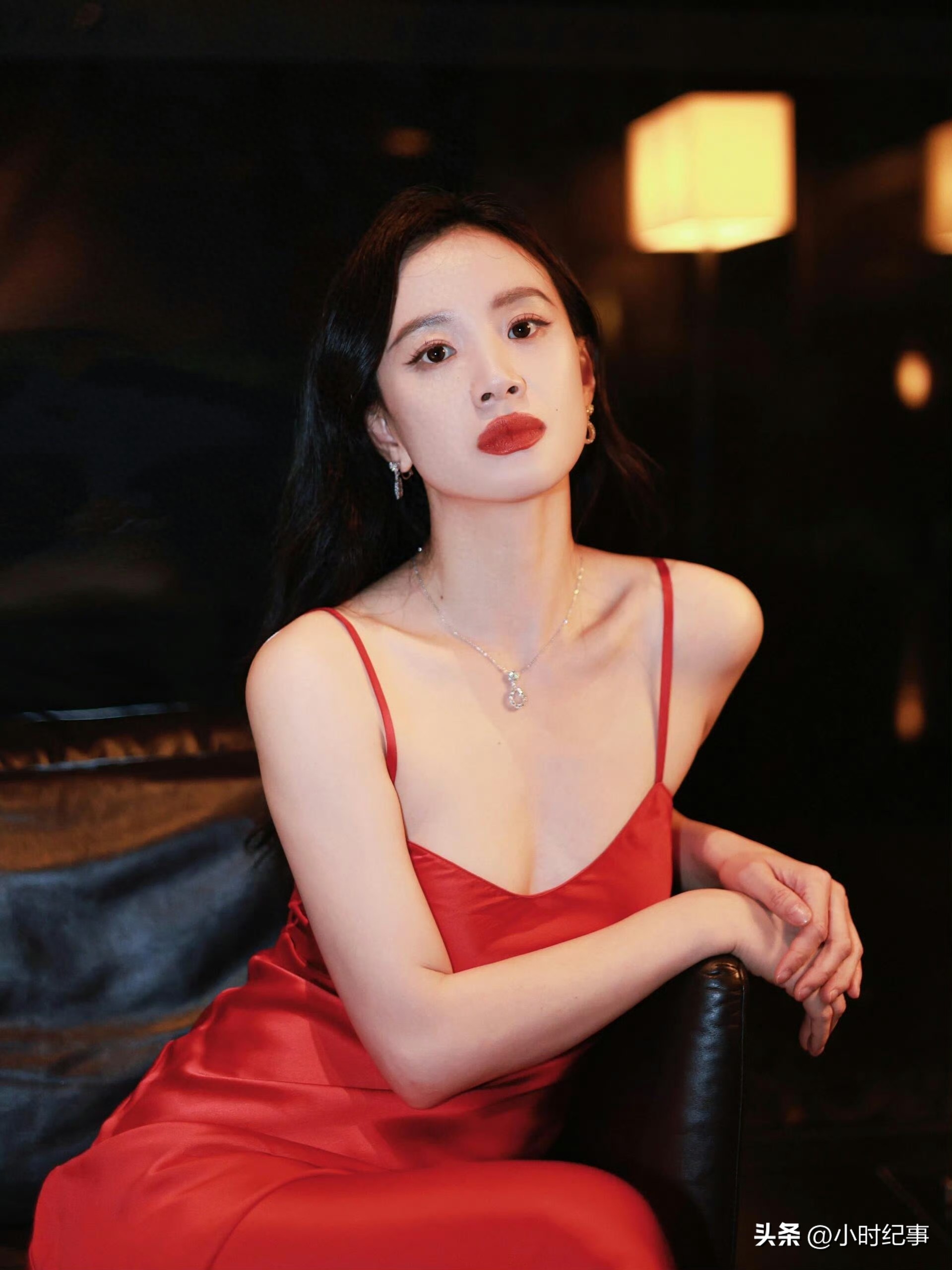 李梦｜这一身红裙，把“妩媚入骨”四个字焊在身上了吧！ 