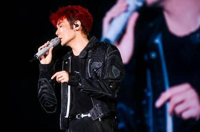 (图片均来自微博)(来源:极目新闻)