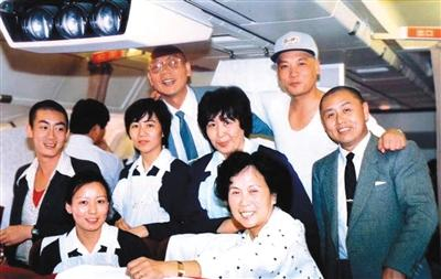 马德华与导演杨洁、迟重瑞、六小龄童、闫怀礼一同出国。图片来自马德华微博