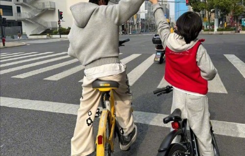 黄晓明带9岁儿子骑车被网友纠错后道歉，这才是最好父亲的模样|认错|规则|教育|翻车