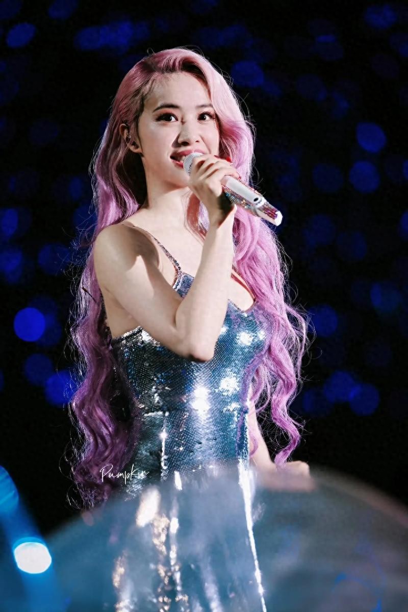 蔡依林演唱会,裤子还没鞋子长,叉着腿跳舞很过分,周杰伦被牵连