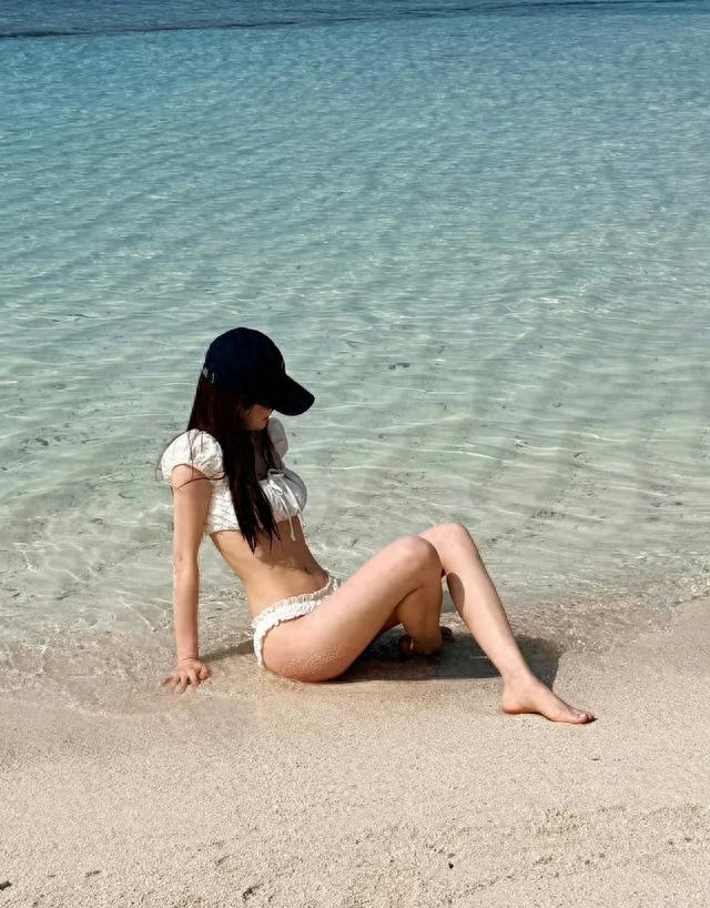 徐璐 度假比基尼美照